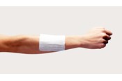 Mölnlycke Slinky applied on one arm
